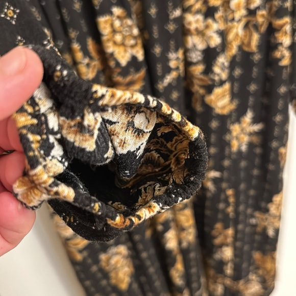 torrid Black Gold Pattern Dress Smocking Gauze Midi Rayon Polyester Size 14-16 - Picture 5 of 9